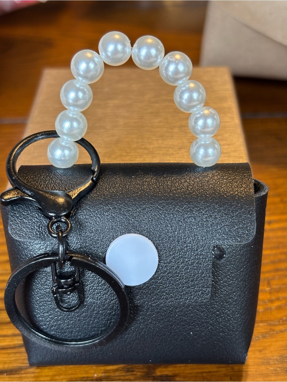 Mini purse‎ key and bag charms with faux pearls for handle. Snaps black